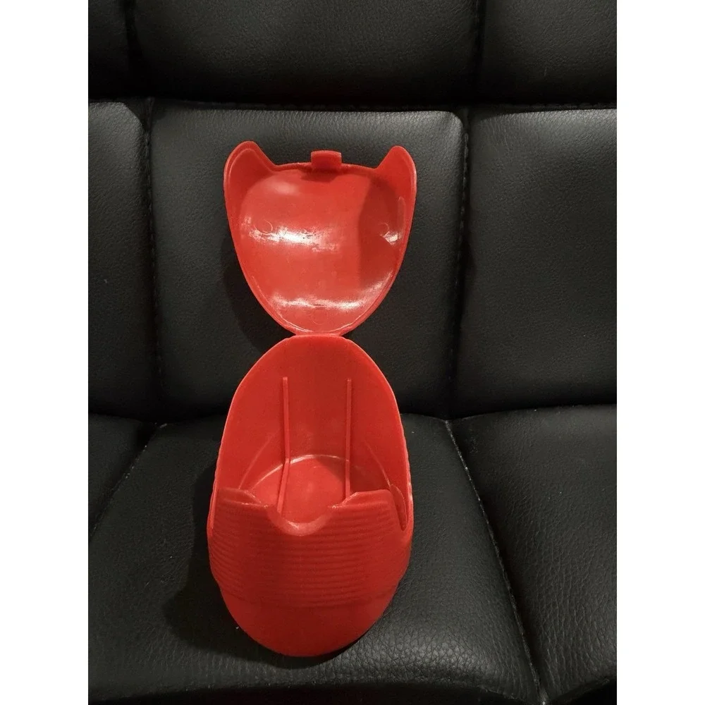 Red Pringles Chip Holder Lunch Box Travel Container See Pictures